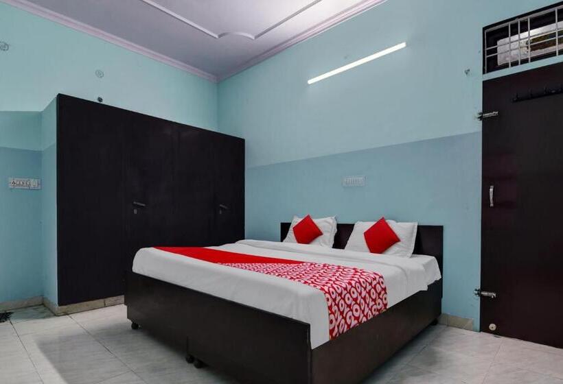 اتاق کلاسیک سه تخته, Oyo Flagship Salasar Residency