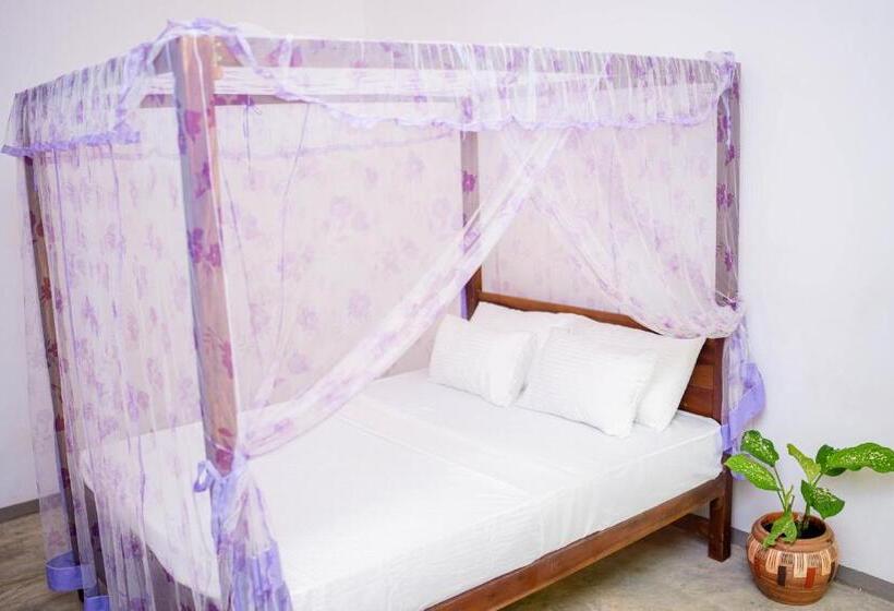 Номер Economy, Talalla Fire Fly