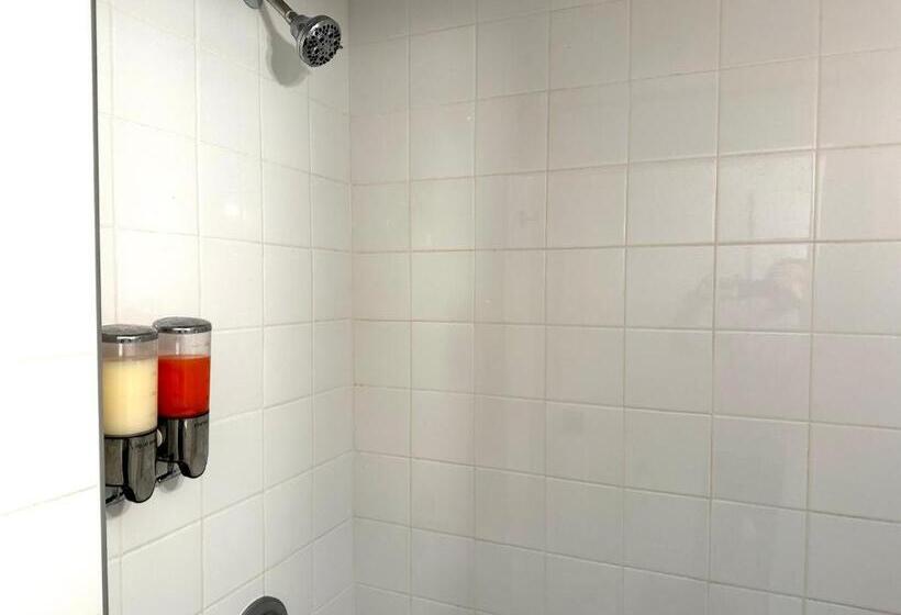 经济房, 4 A Diamond In Yonkers