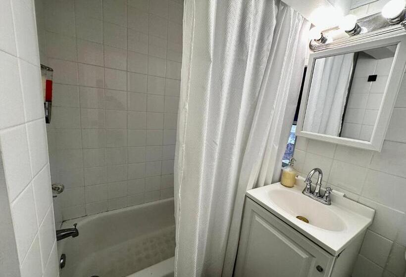 エコノミールーム, 4 A Diamond In Yonkers