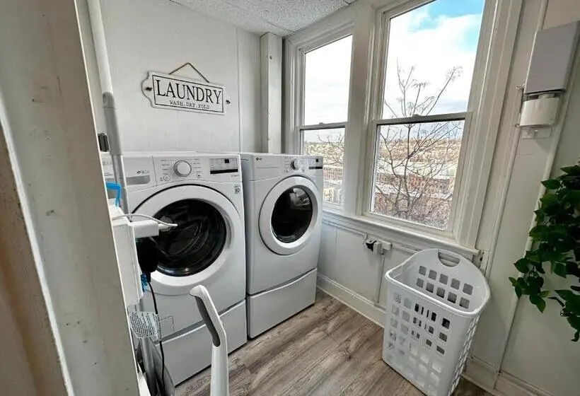 エコノミールーム, 4 A Diamond In Yonkers