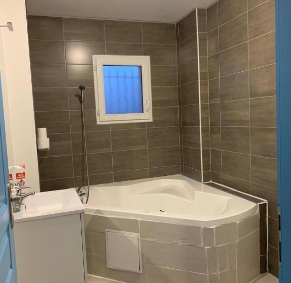 Номер Стандарт Трехместный, Business Room 10 Minutes De Paris Et Orly Aéroport