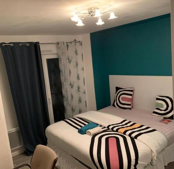 Номер Стандарт Трехместный, Business Room 10 Minutes De Paris Et Orly Aéroport