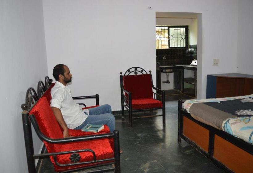 Deluxe Studio, Mantrastays