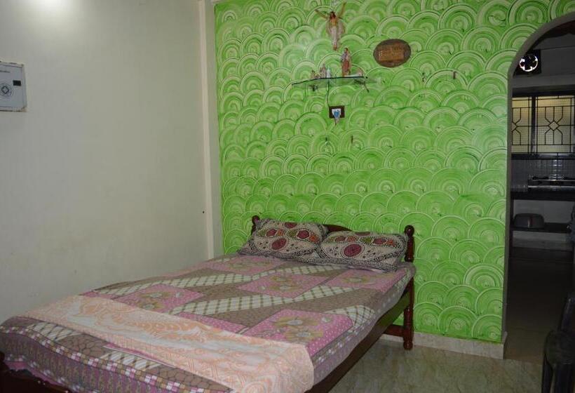 Standard Studio with Balcony, Mantrastays