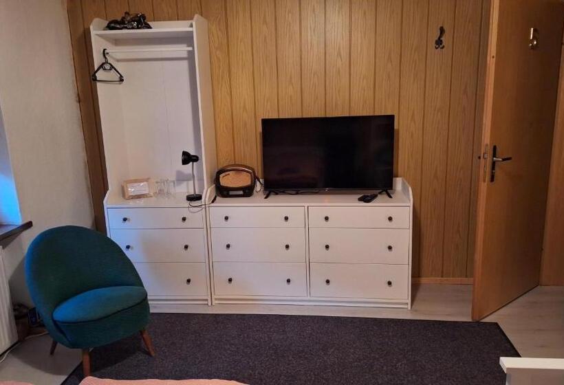 标准三人间, Apollo Pension Und Saalvermietung