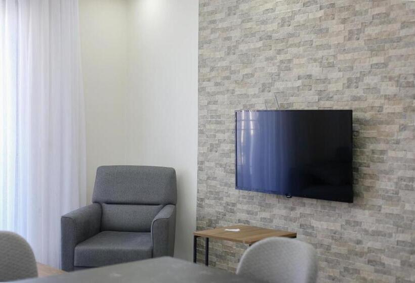 اتاق استاندارد, Bright House Apart