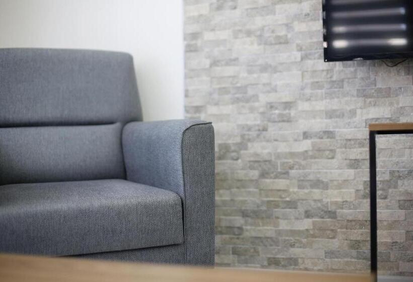 اتاق استاندارد, Bright House Apart