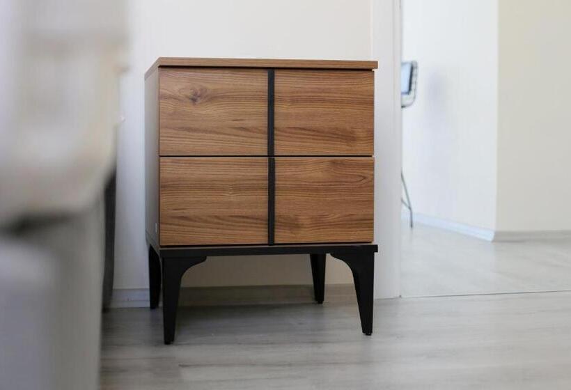 اتاق استاندارد, Bright House Apart