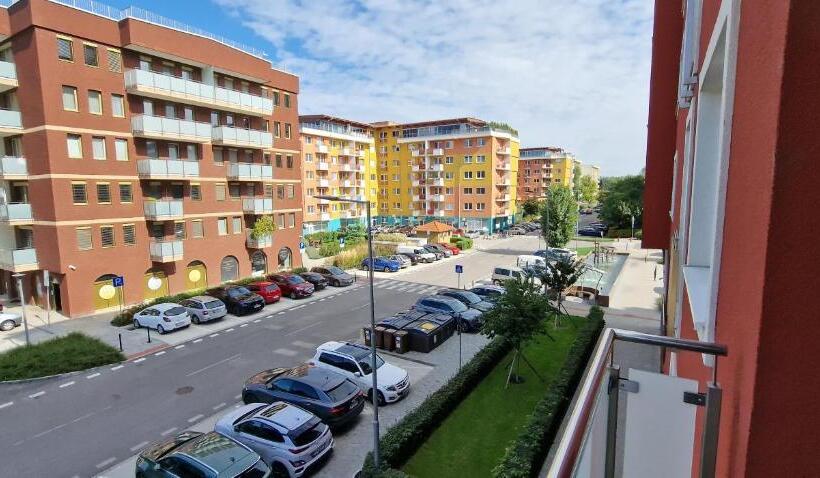 آپارتمان 1 خوابه با بالکن, Luxo Grand Apartments By Bratislavatrip