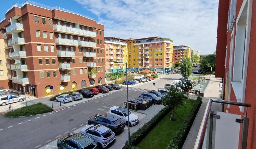 آپارتمان 1 خوابه با بالکن, Luxo Grand Apartments By Bratislavatrip