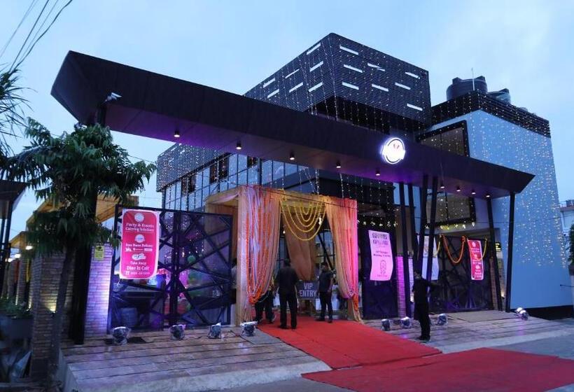 Deluxe Room, Pitambara Lawn And Rooms