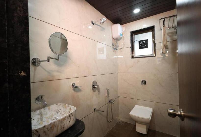 Номер Deluxe, R K Residency Mahape
