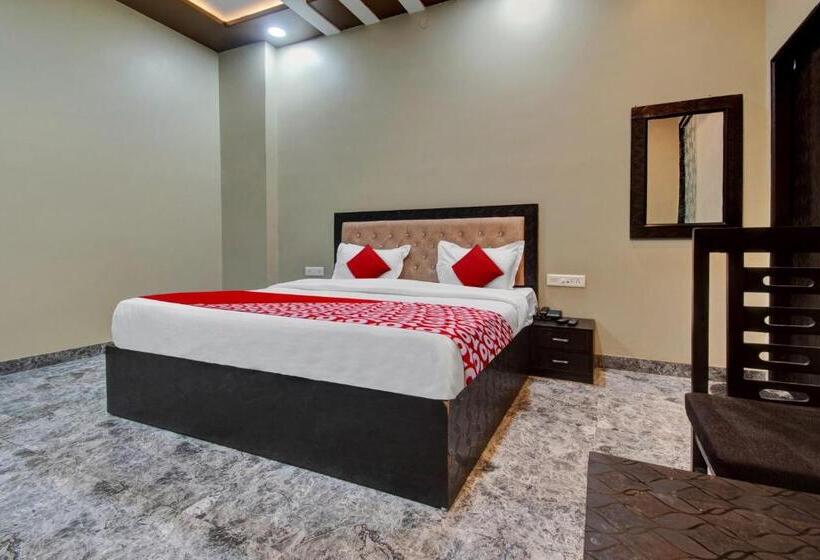 Classic Kolmen Hengen Huone, Oyo Flagship Hotel Fusion