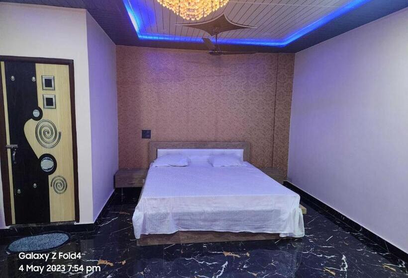اتاق کلاسیک سه تخته, Oyo Hotel Brahmaputra