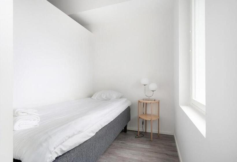 带1个卧室的带阳台的公寓, Serviced Apartments Länsiväylä By Uhanda
