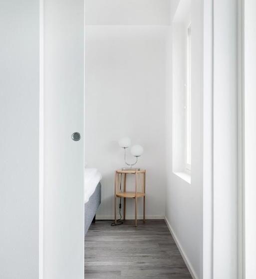 带1个卧室的带阳台的公寓, Serviced Apartments Länsiväylä By Uhanda