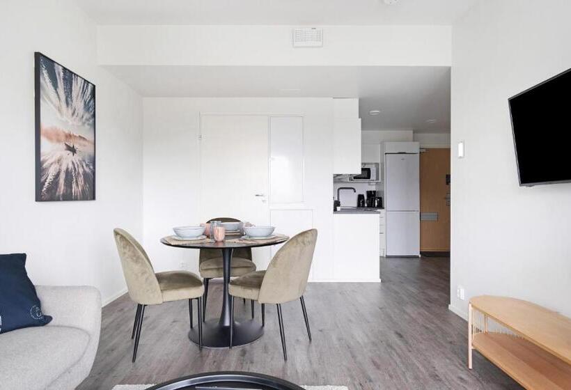 带1个卧室的带阳台的公寓, Serviced Apartments Länsiväylä By Uhanda