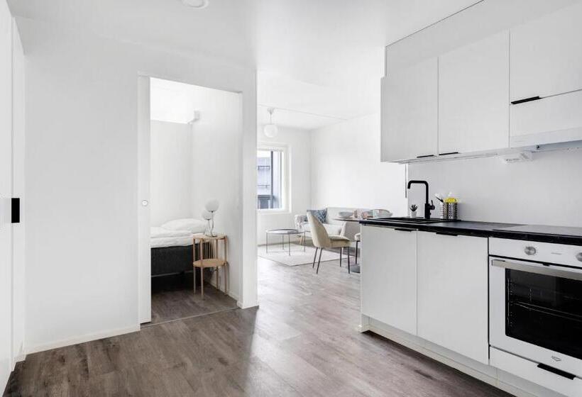 带1个卧室的带阳台的公寓, Serviced Apartments Länsiväylä By Uhanda