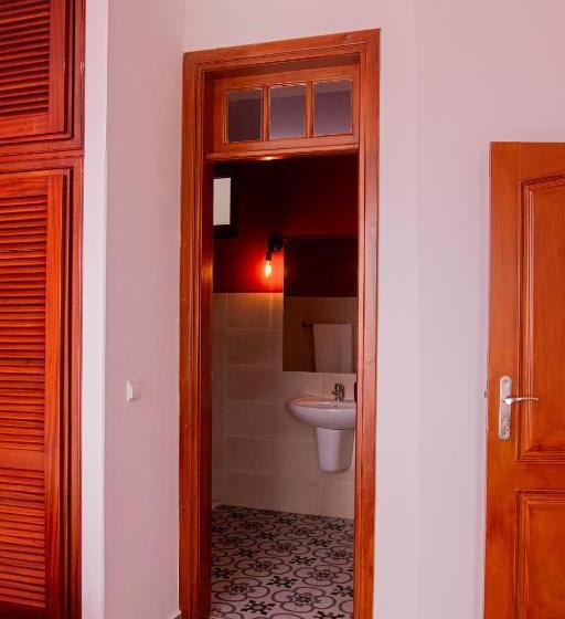 اتاق لوکس با بالکن و چشمانداز دریا, Villa Palmarina