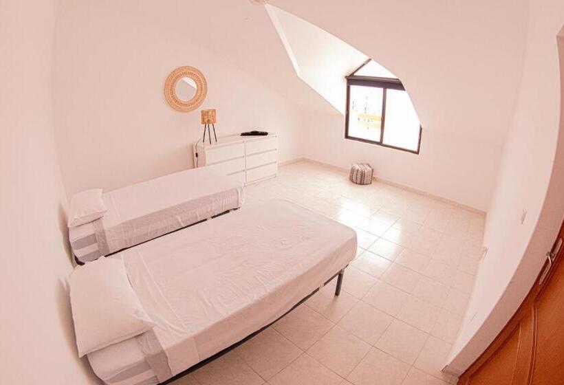 اتاق لوکس با بالکن و چشم‌انداز دریا, Villa Palmarina