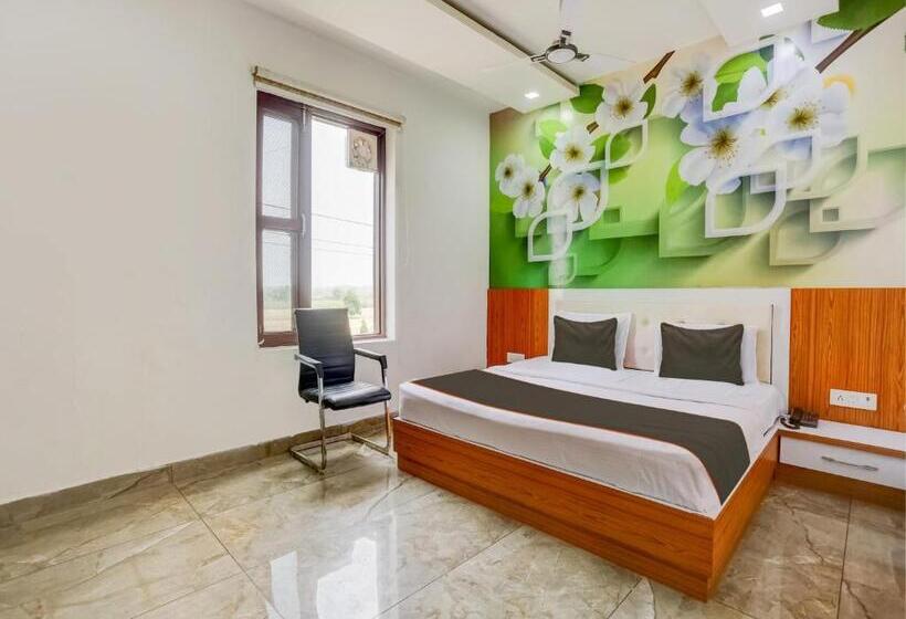 اتاق کلاسیک سه تخته, Collection O Mukur Hotel And Restaurant