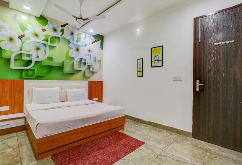 اتاق کلاسیک سه تخته, Collection O Mukur Hotel And Restaurant