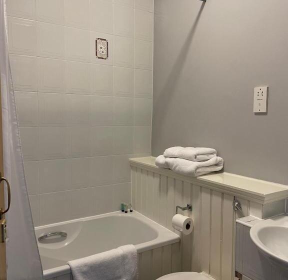 غرفة قياسية, Feildens Arms &