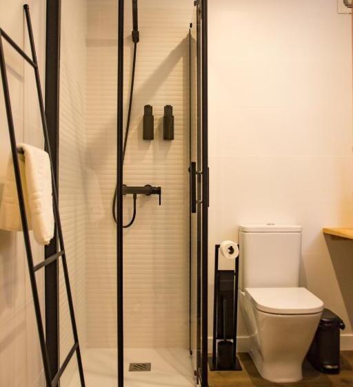 高级三人间, Hostal Nomade Santiago