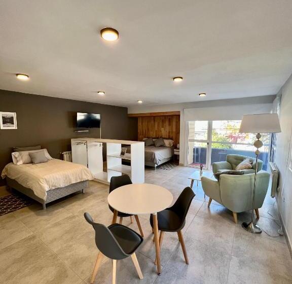 标准三人间, La Isabel