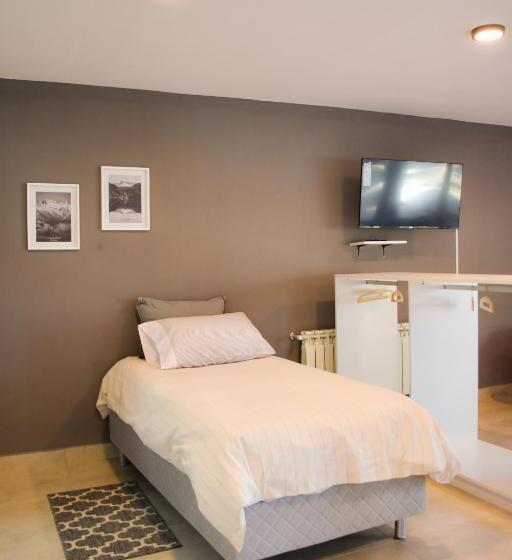 标准三人间, La Isabel