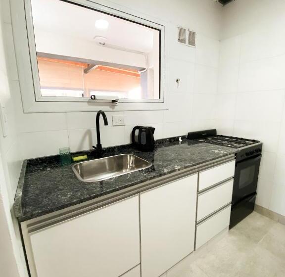 标准三人间, La Isabel