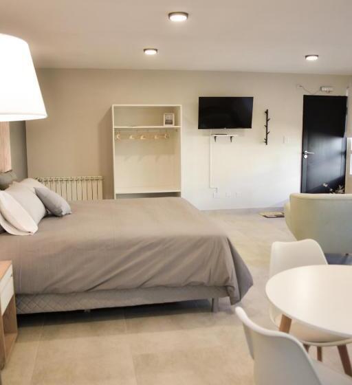 豪华三人间, La Isabel