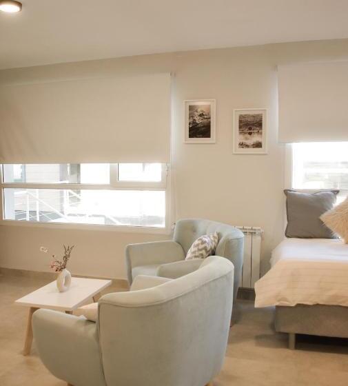 豪华三人间, La Isabel