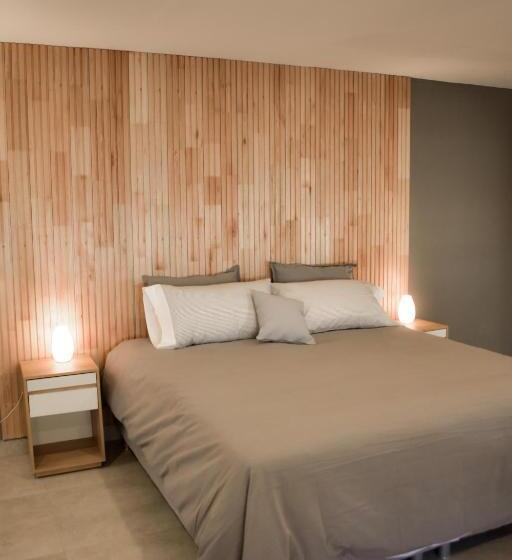 豪华三人间, La Isabel