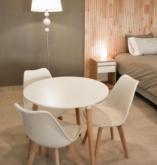 豪华三人间, La Isabel