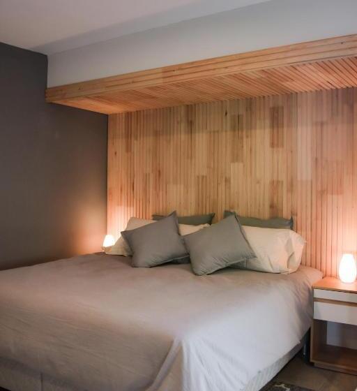 标准三人间, La Isabel