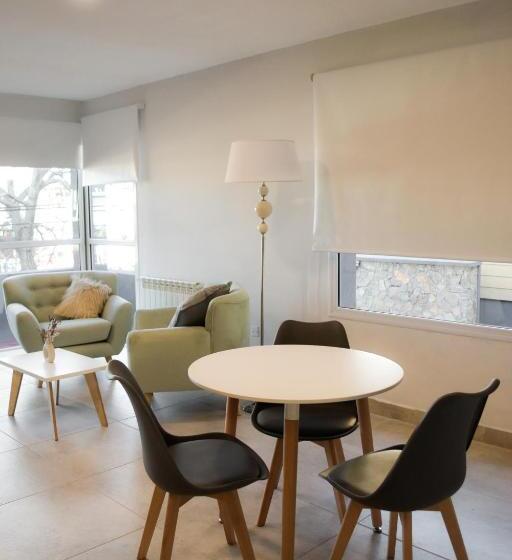 标准三人间, La Isabel