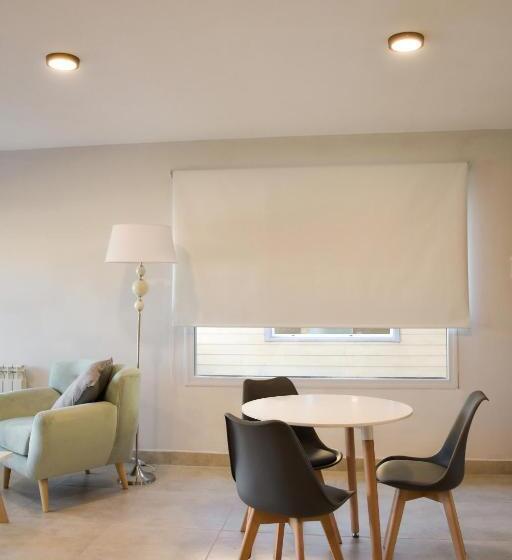 标准三人间, La Isabel