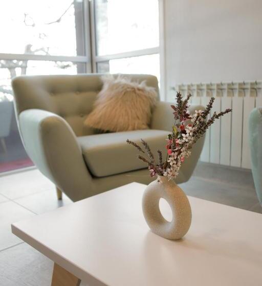 标准三人间, La Isabel