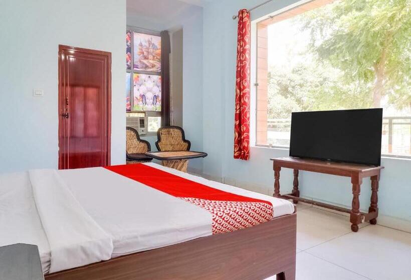 三人经典房间, Oyo Flagship Hotel Kalindi Farms