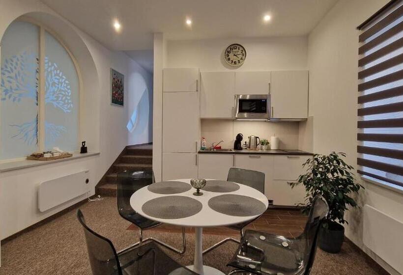 דירת חדר, Red Lion Pub & Apartments Szentendre