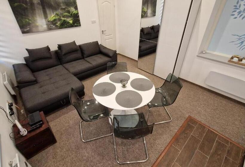 Апартаменты 1 Спальня, Red Lion Pub & Apartments Szentendre