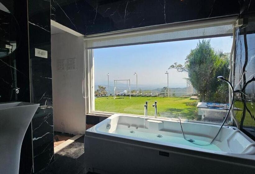 חדר סטנדרט נוף להרים, The Bohemian Casa Dehradun