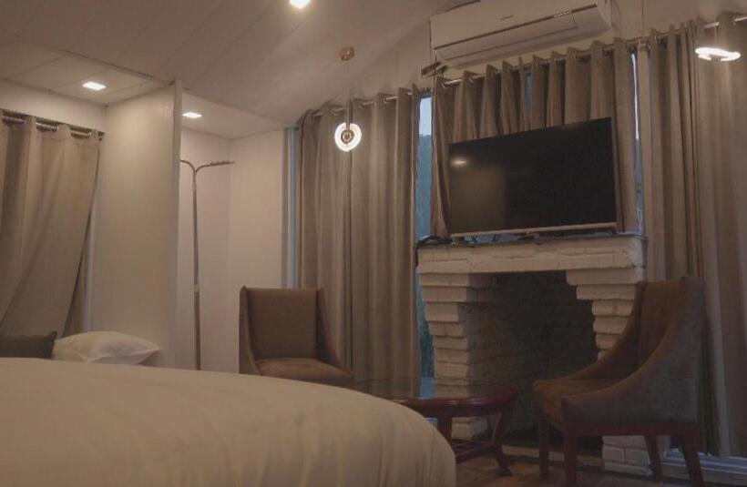 חדר סטנדרט נוף להרים, The Bohemian Casa Dehradun