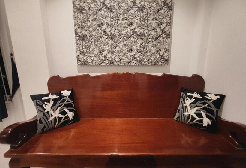 غرفة قياسية مطلّة علي الحديقة, Jenny Airport Lounge