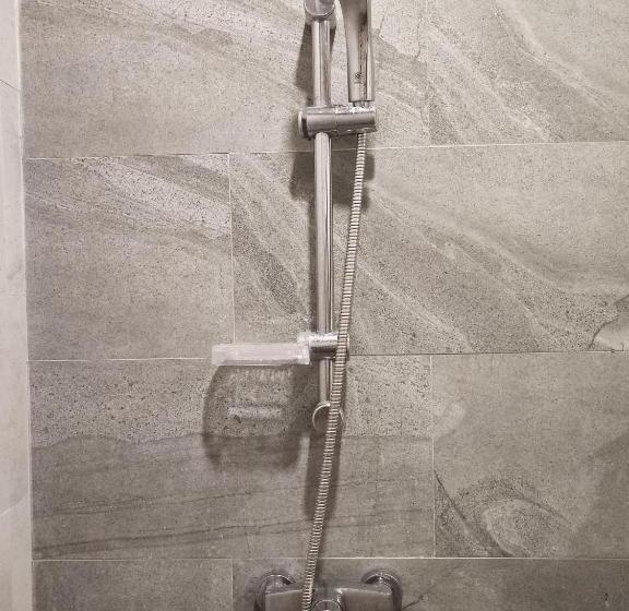 جناح, Jenny Airport Lounge