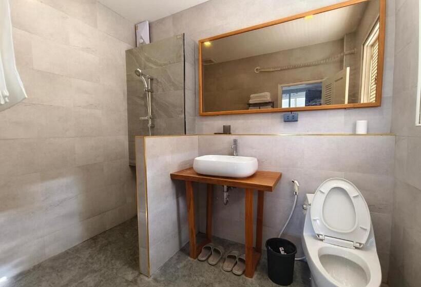 جناح, Jenny Airport Lounge