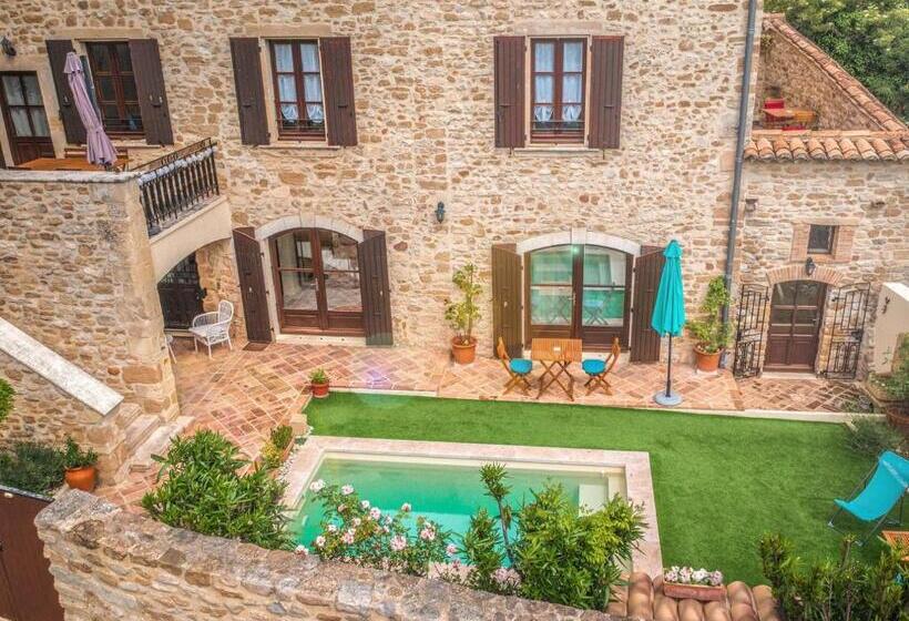 غرفة قياسية, La Maison Wisteria