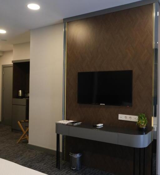 스탠다드 룸, Four Reels